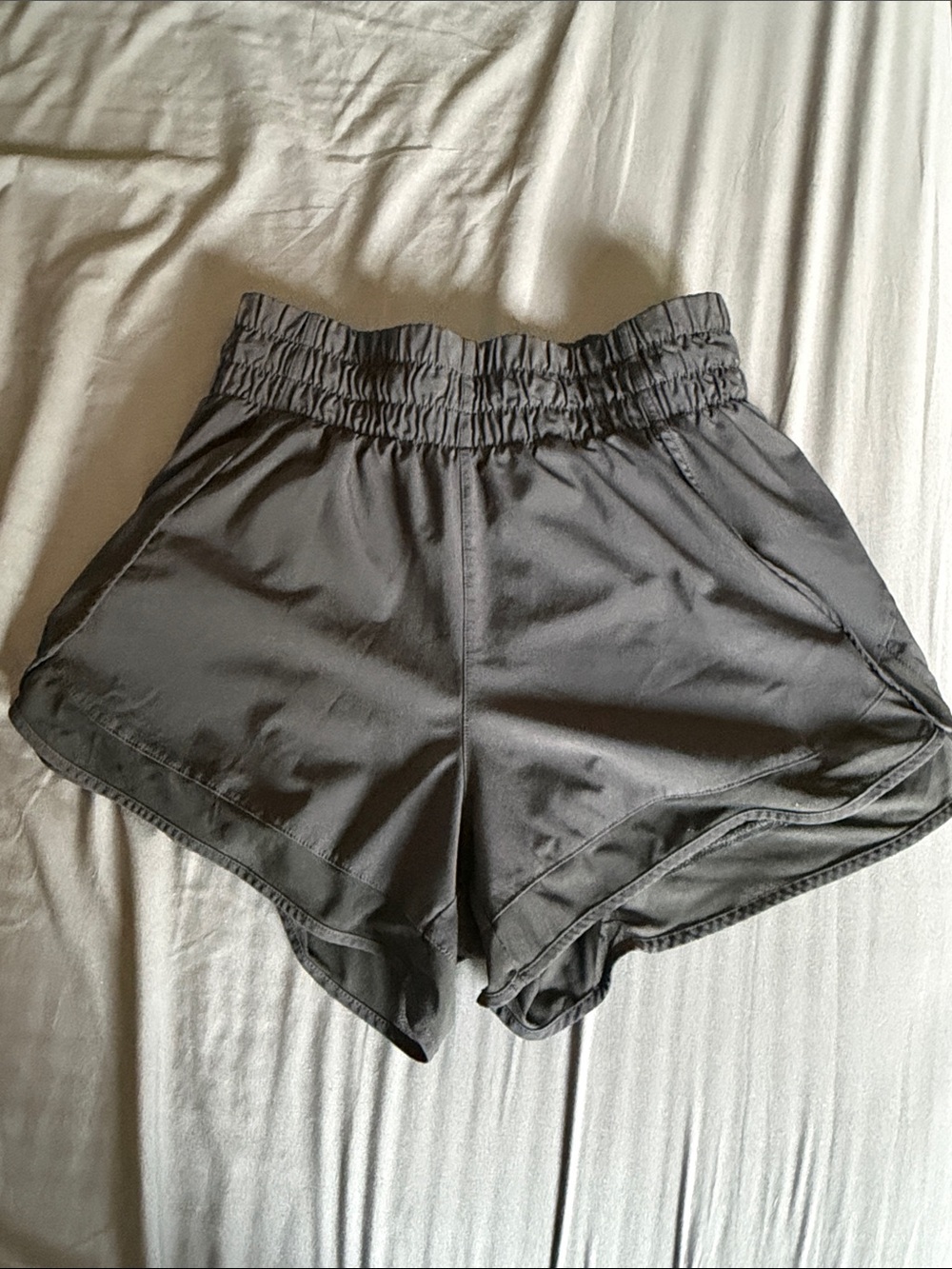 Athleta Mesh Racer Run Mid Rise 4" Short
Size XS - Picture 4 of 9